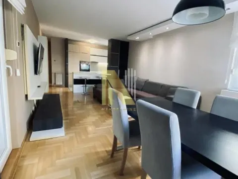 Izdavanje, četvorosoban stan, 98m², Centar, Novi Sad - image 4