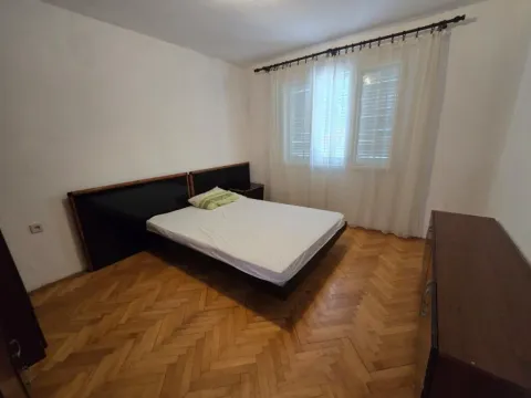 Prodaja, kuća, 180m², Tološi, Podgorica - image 8