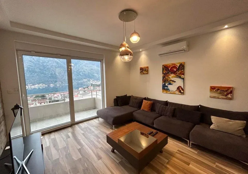 Rent, three bedroom apartment, 120m², Dobrota, Kotor