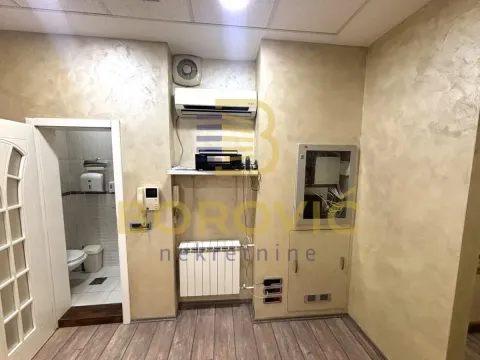 Izdavanje, trosoban stan, 82m², Botanička Bašta, Palilula Sve Podlokacije - image 5