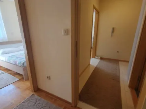 Izdavanje, dvosoban stan, 64m², Stari Aerodrom, Podgorica - image 6