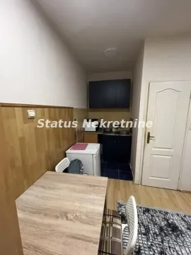 Manja kuhinja sa trpezarijskim stolom i stolicama. - image 4