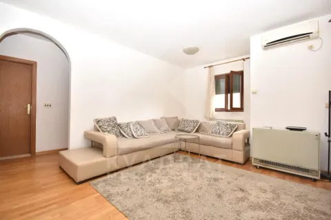 Rent, one bedroom apartment, 50m², Stari Aerodrom, Podgorica - image 3