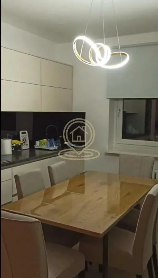 Izdavanje, trosoban stan, 99m², Centar, Kragujevac