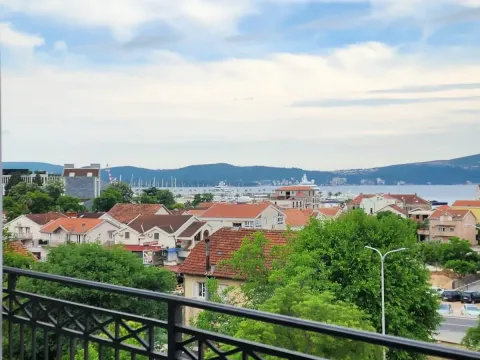 Prodaja, stan, 92m², Tivat, Crna Gora - image 1