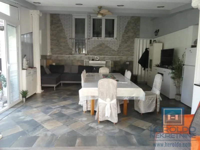 Prodaja, kuća, 380m², Pivara, Jagodina