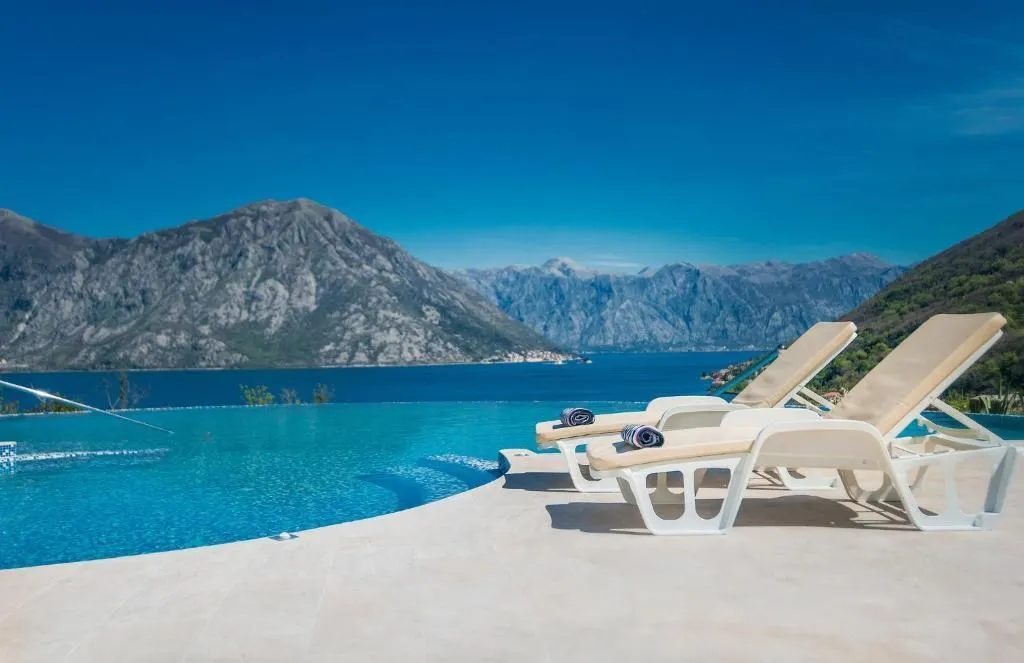 Prodaja, dvosoban stan, 84m², Morinj, Kotor