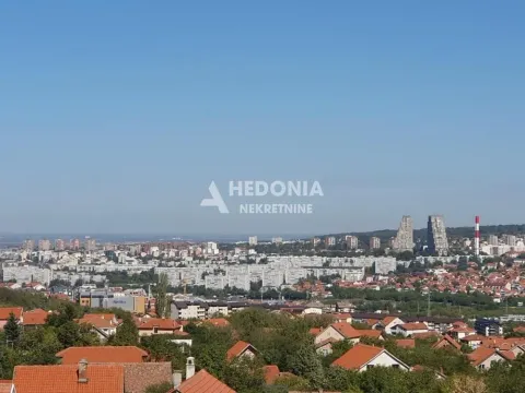 Pogled na gradski pejzaž sa viših spratova objekta. - image 5