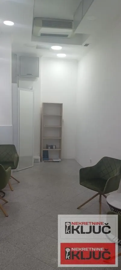 Izdavanje, poslovni prostor, 18m², Centar, Novi Sad