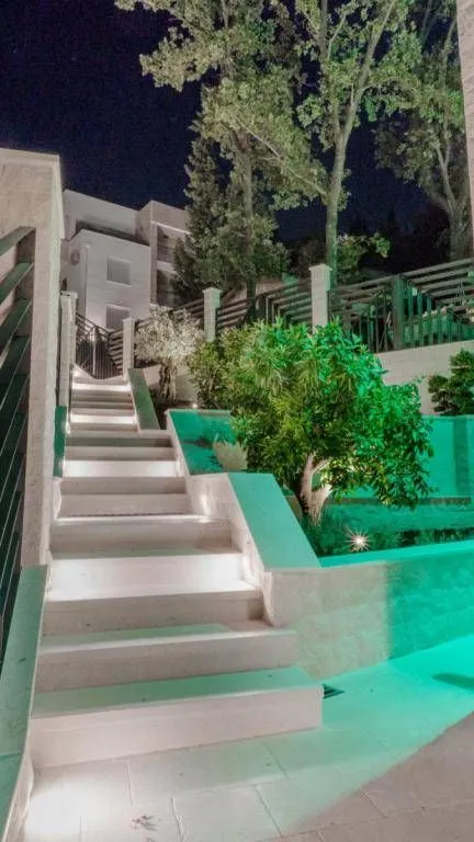 Sale, house, 285m², Perazića do, Budva