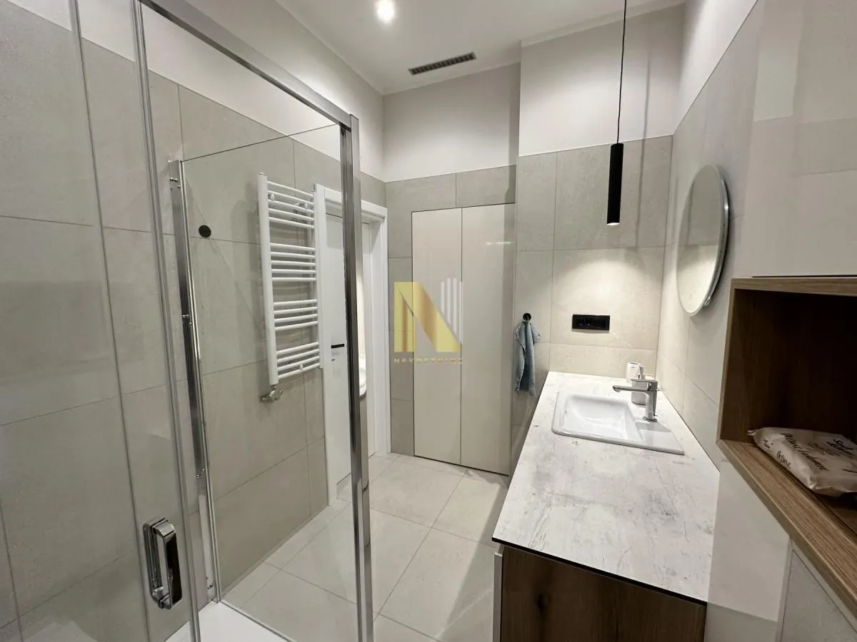 Izdavanje, trosoban stan, 100m², Stari grad, Novi Sad