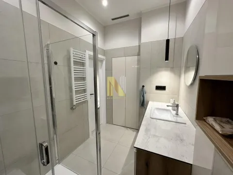 Izdavanje, trosoban stan, 100m², Stari grad, Novi Sad - image 13