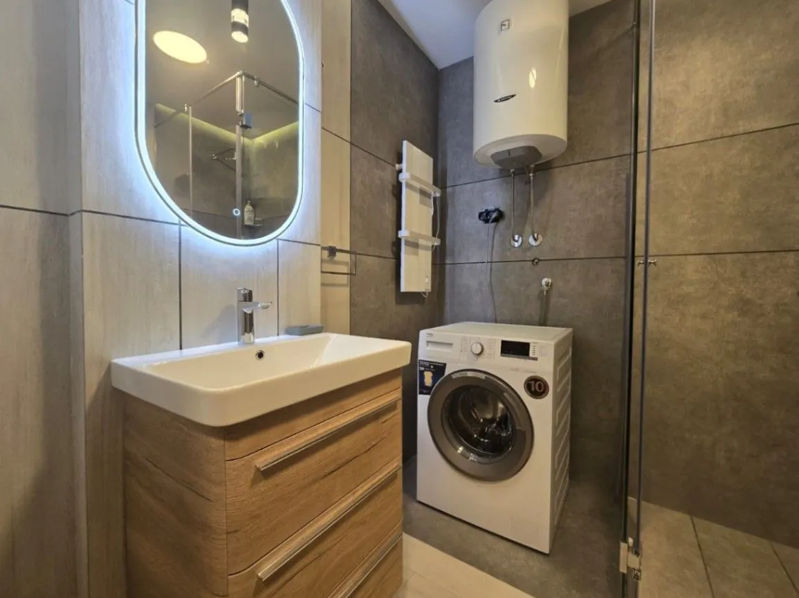 Izdavanje, dvosoban stan, 68m², Pobrežje, Podgorica