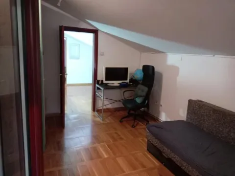 Prodaja, kuća, 108m², Uciteljsko Naselje, Zvezdara Sve Podlokacije - image 12