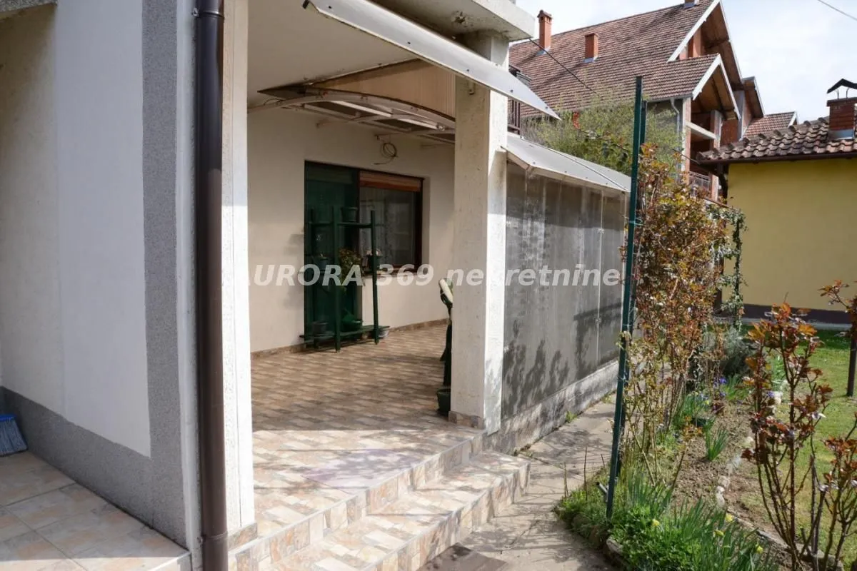 Prodaja, trosoban stan, 92m², Centar, Vrnjačka Banja