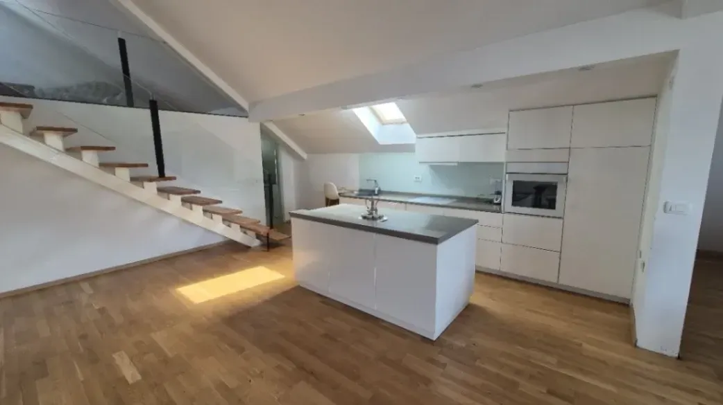 Prodaja, dvosoban stan, 120m², Stari Aerodrom, Podgorica