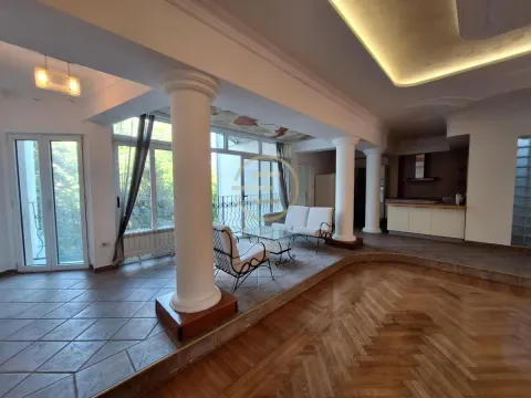 Izdavanje, poslovni prostor, 213m², Centar, Novi Sad - image 11