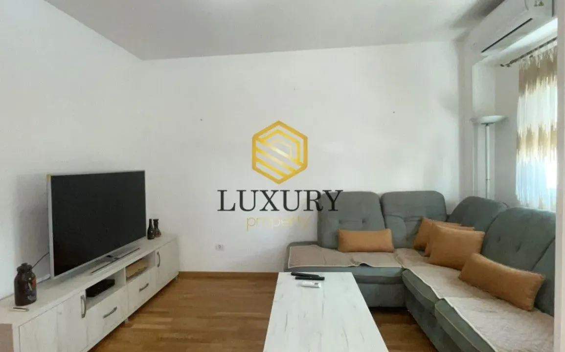 Izdavanje, dvosoban stan, 70m², Pobrežje, Podgorica