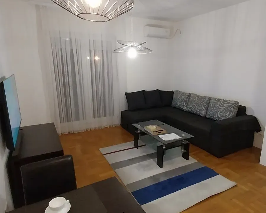 Izdavanje, jednosoban stan, 42m², Stari Aerodrom, Podgorica