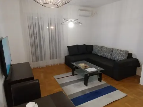 Izdavanje, jednosoban stan, 42m², Stari Aerodrom, Podgorica