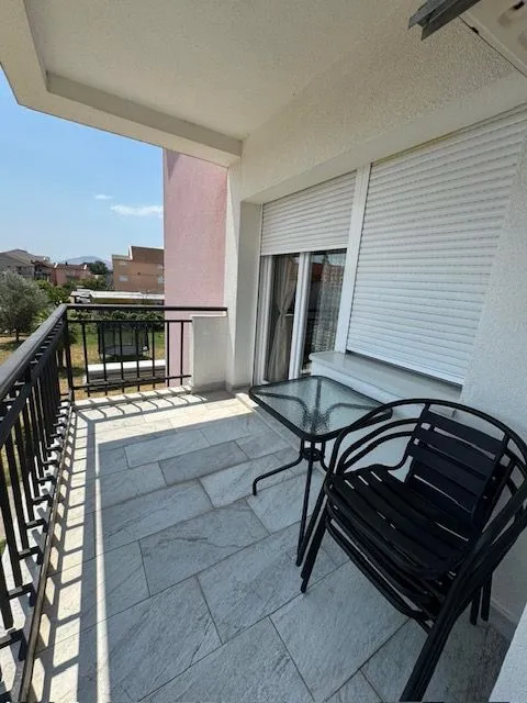 Izdavanje, dvosoban stan, 75m², Gornja Gorica, Podgorica
