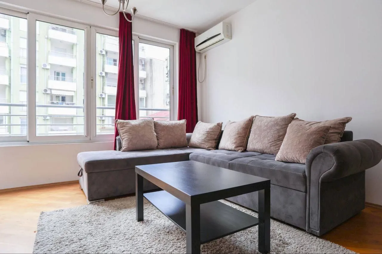Rent, one bedroom apartment, 54m², Centar, Budva