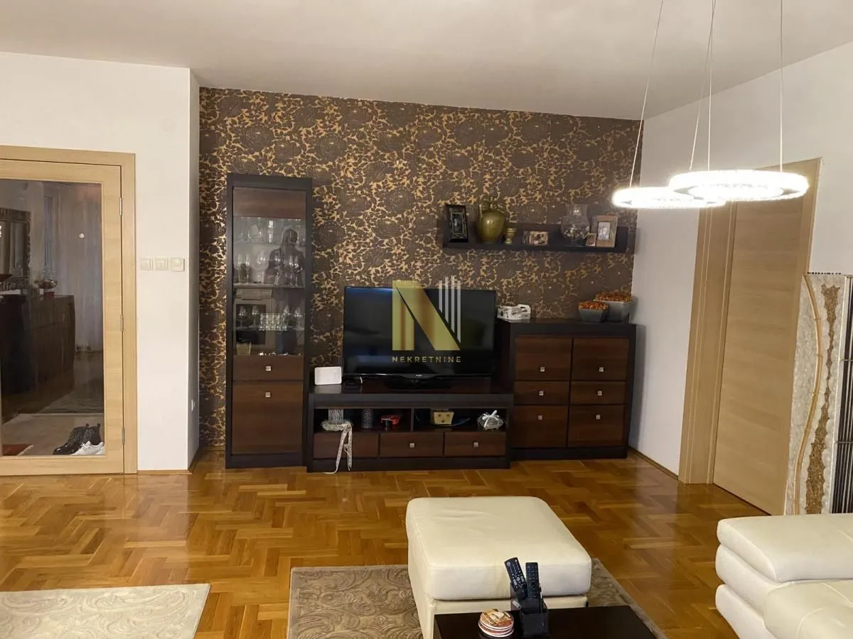 Prodaja, četvorosoban stan, 120m², Novo naselje, Novi Sad