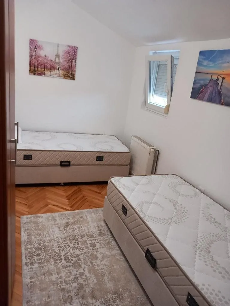 Izdavanje, dvosoban stan, 85m², Gorica C, Podgorica