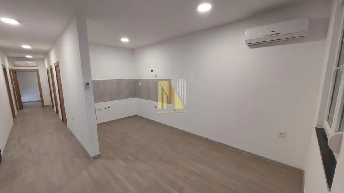 Prodaja, trosoban stan, 78m², Petrovaradin, Novi Sad