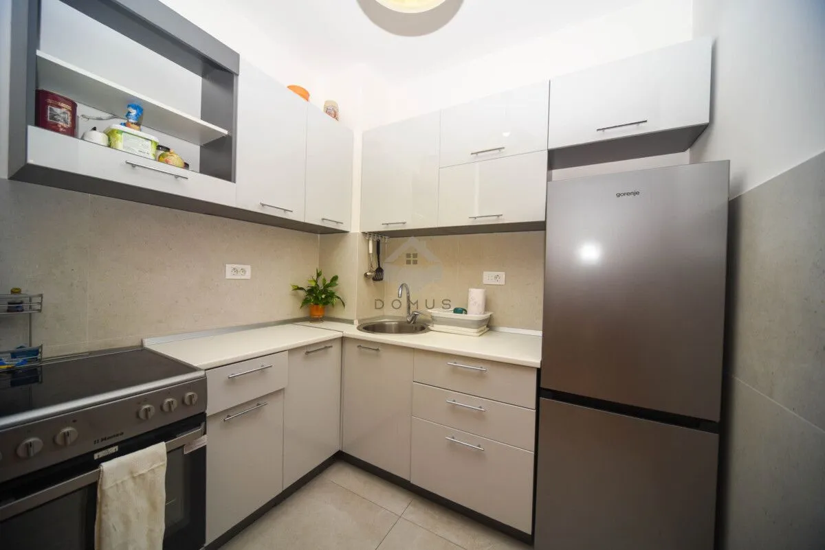 Izdavanje, jednosoban stan, 43m², Central Point, Podgorica