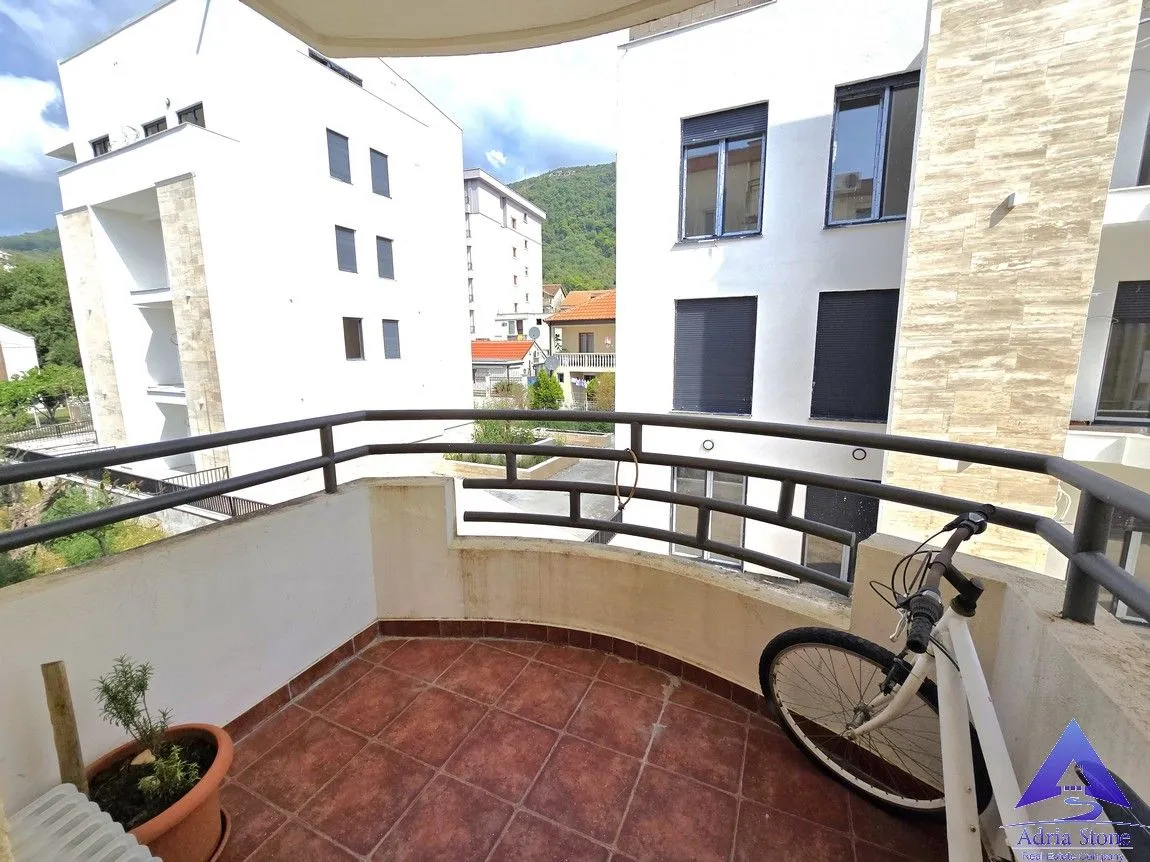 Sale, three bedroom apartment, 107m², Maine, Budva