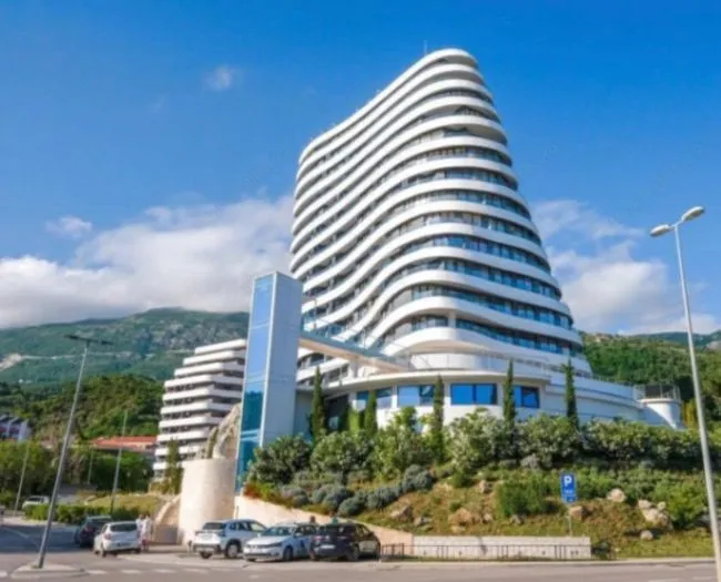 Sale, two bedroom apartment, 115m², Bečići, Budva
