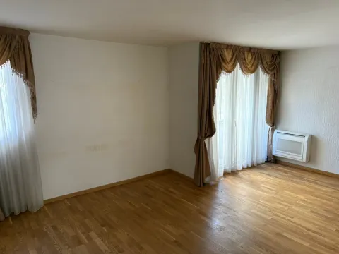 Izdavanje, trosoban stan, 75m², Blok 5, Podgorica - image 2