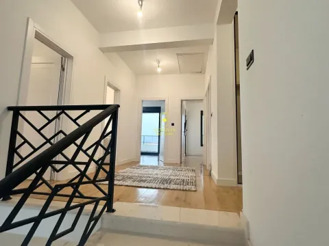 Izdavanje, kuća, 180m², Donja Gorica, Podgorica - image 11