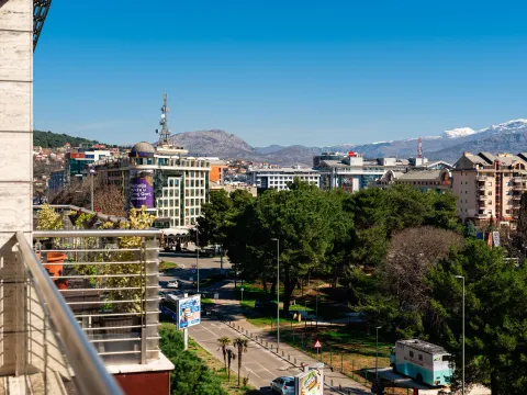 Rent, two bedroom apartment, 94m², Kod Capital Plaze, Podgorica - image 18