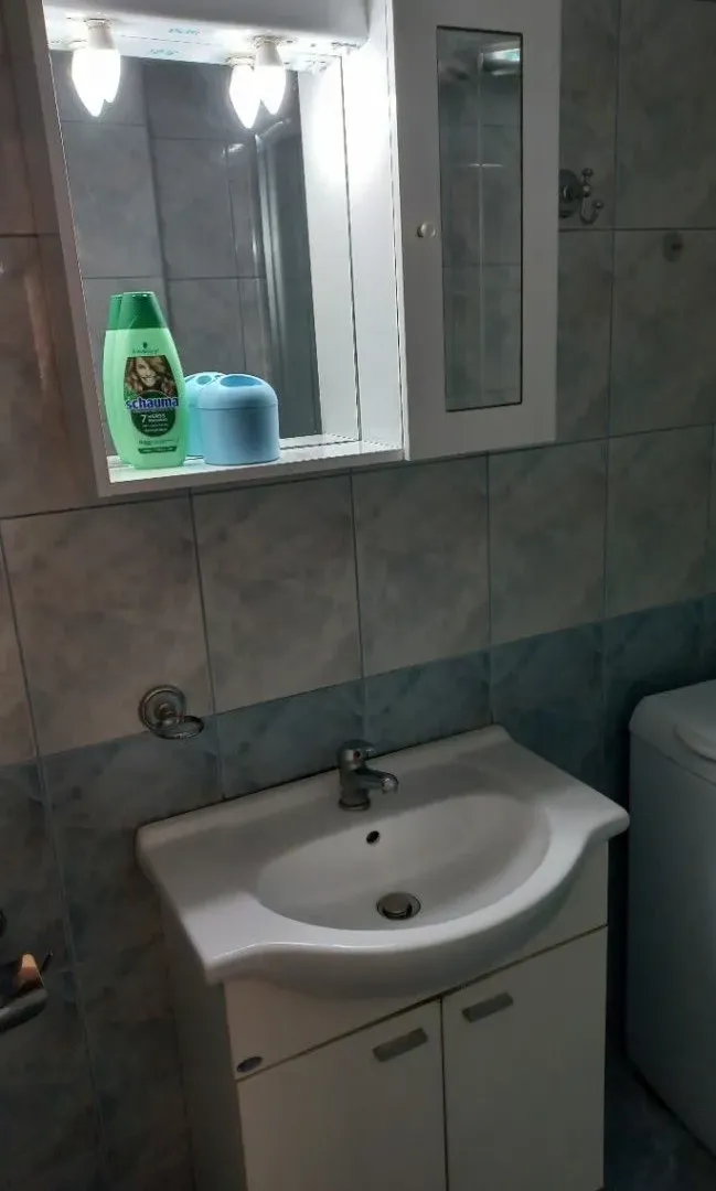 Izdavanje, jednosoban stan, 43m², Đenovići, Herceg Novi
