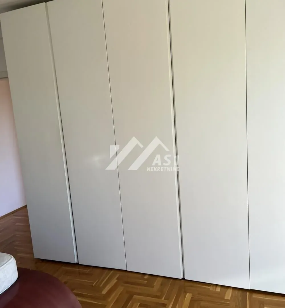 Izdavanje, četvorosoban stan, 120m², Stari Majur, Petrovaradin