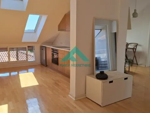 Izdavanje, četvorosoban stan, 110m², Savski Venac, Beograd - image 2