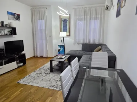 Izdavanje, jednosoban stan, 45m², City Kvart, Podgorica - image 12