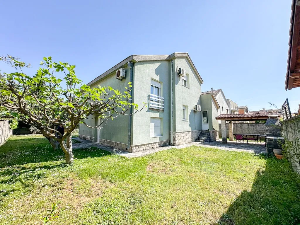 Rent, house, 210m², Stari Aerodrom, Podgorica