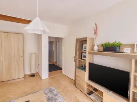 Rent, two bedroom apartment, 55m², Savski Venac, Beograd - image 2