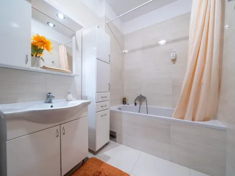 Prodaja, jednosoban stan, 75m², Pržno, Budva - image 13