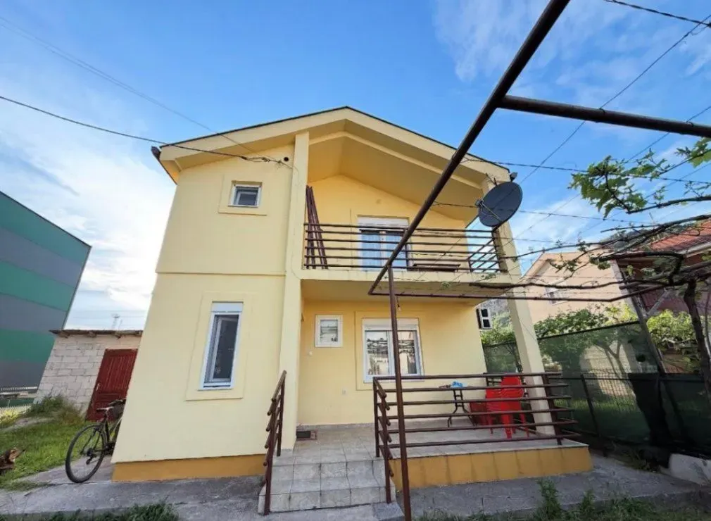 Izdavanje, kuća, 105m², Tološi, Podgorica