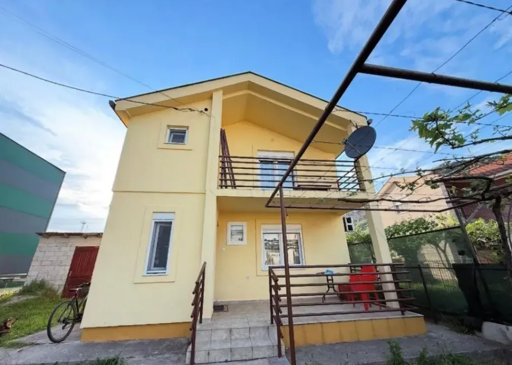 Izdavanje, kuća, 105m², Tološi, Podgorica