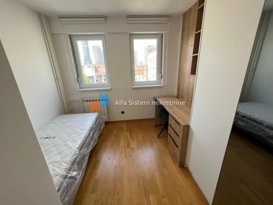 Izdavanje, četvorosoban stan, 100m², Sarajevska, Beograd