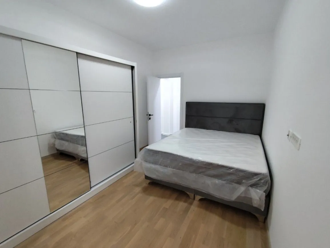 Izdavanje, dvosoban stan, 79m², Malo Brdo, Podgorica