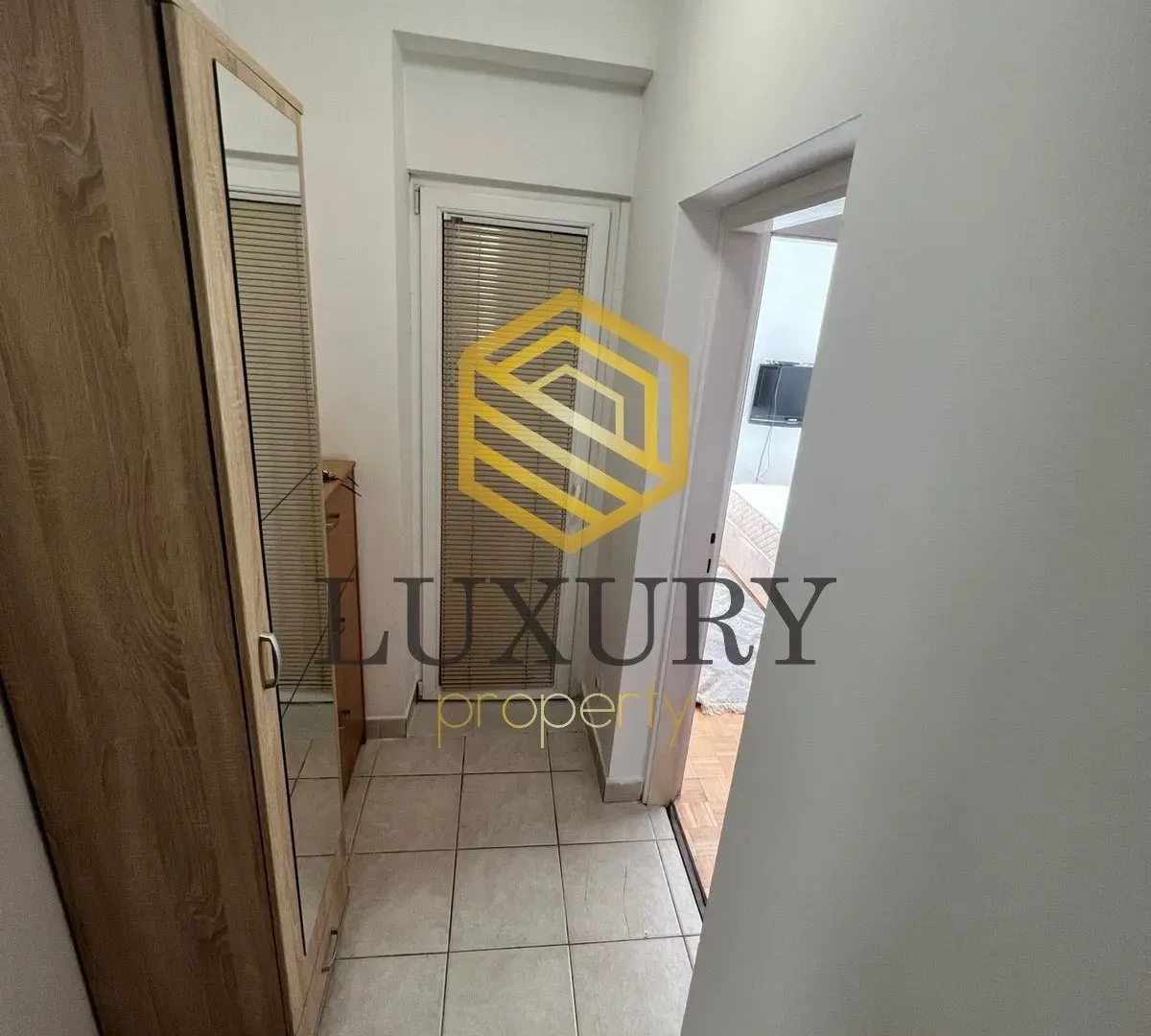 Izdavanje, jednosoban stan, 38m², Stari Aerodrom, Podgorica