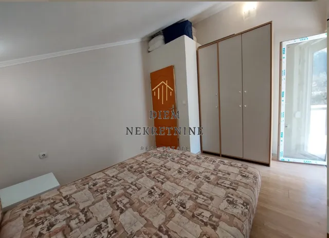 Izdavanje, dvosoban stan, 70m², Škaljari, Kotor