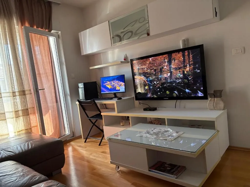 Izdavanje, dvosoban stan, 44m², Integralovo, Nikšić