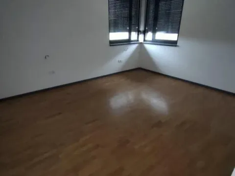 Izdavanje, četvorosoban stan, 200m², Sremska Kamenica, Petrovaradin - image 10